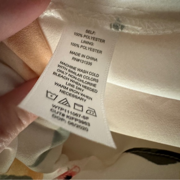 Small Nine Britton Wrap Tank Top Blouse NWT Lemons & Red Flowers - Picture 7 of 8